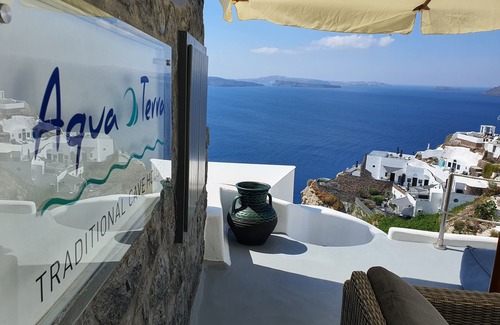 Kamari Villa | Aqua Terra villa on the cliff, 2 HOUSES, 2 plunge pools, UP TO 8 PERSONS