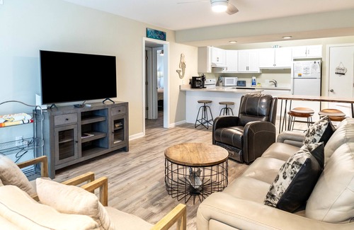 Fort Walton Beach - Destin Condo | Aqua Villa #105 Beachside 2 bedroom condo