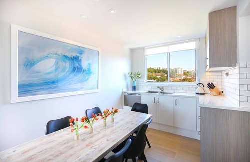 Bondi Beach Apartment | Aqua Vista Getaway - Walk to Bondi Beach