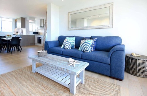 Bondi Beach Apartment | Aqua Vista Getaway - Walk to Bondi Beach