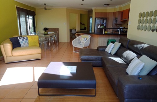Labrador Villa | Aquatic Centre GC Marathon Sea WorldnDuplex 50 Metres to Beach, Surfers Paradise