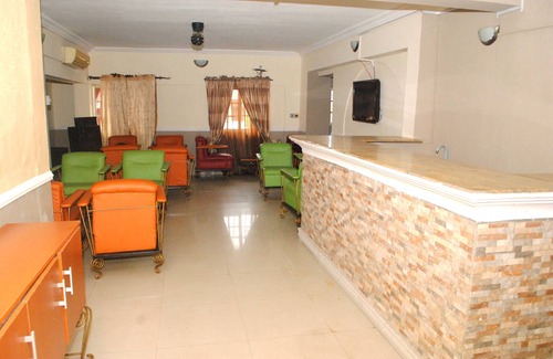 Surulere Bed & Breakfast | Aquatic Suites & Lounge