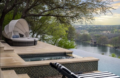 Austin House | AquaZen: Infinity Pool+Spa Overlooking Lake Austin