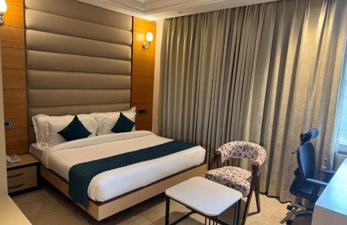 Manimajra Hotel | AR Plaza