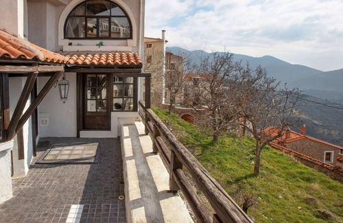 Arachova Apartment | Arachova Nest in the Village by GHH