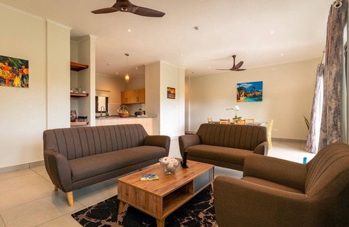 Mahe Island Apartment | Aran Apartments - Fenton: Modern, spacious apartment at Au Cap.