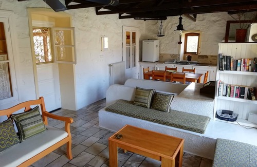 Hydra House | Arbeli House for idyllic sun & sea holidays in Mandraki Bay, Hydra