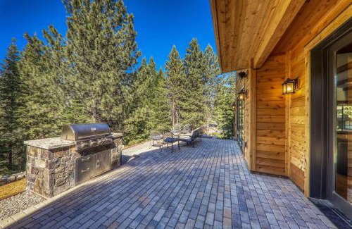 Comstock Acres House | Arcadia Manor on the West Shore - Newly Built - 5 BR w Wet Bar EV Charger and Air Conditioning