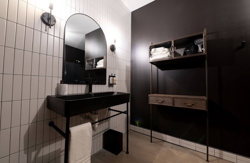 City Center Hotel | Arch and Cable Hotel