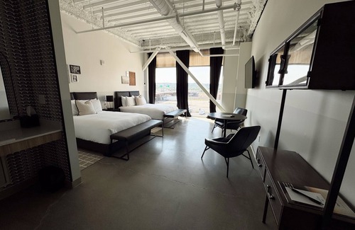 City Center Hotel | Arch and Cable Hotel