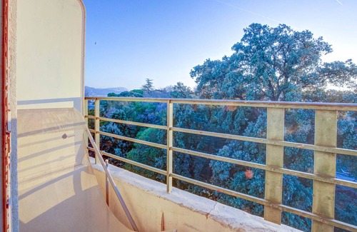 Les Cinq Avenues Apartment | Architect Apartment Overlooking Zoo and the Good Mother