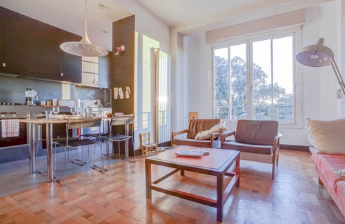 Les Cinq Avenues Apartment | Architect Apartment Overlooking Zoo and the Good Mother