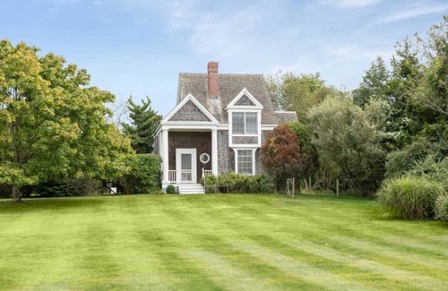 Bridgehampton House | Architect Designed Home With Heated Pool Near Bridgehampton Village