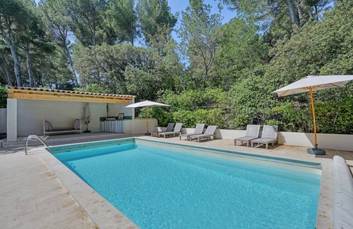 Jonquerettes Villa | Architect's villa of 250m2 with swimming pool under the pines near Avignon/Luberon