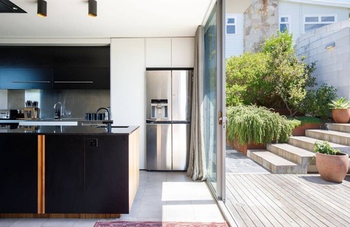 Taroona House | Architectural Glass House with Breathtaking Ocean Views