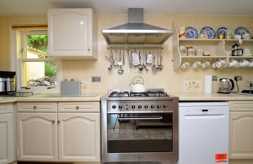 Kilmun House | Ardmun House - waterfront villa that sleeps 6 guests in 4 bedrooms