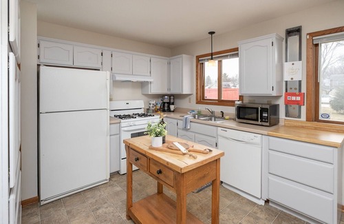 Rochester House | Are you traveling to Rochester? Be our guest!