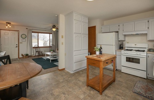 Rochester House | Are you traveling to Rochester? Be our guest!