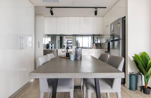 South Brisbane Apartment | Arena Convenient 2 Bedroom