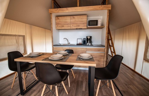 Pomer RV Rental | Arena One 99 Glamping