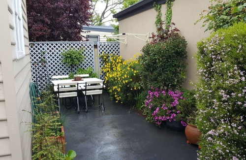Evandale Cottage | Arendon Cottage - Charming Accommodation in the heart of historic Evandale.