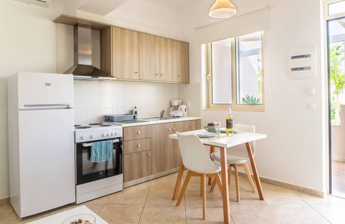 Paralia Kourna House | Argiri Apartments & Suites