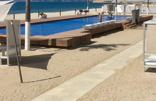 Flamingos Condo | ARIA FLAMINGOS OCEAN FRONT CONDOnWAKE TO THE SOUNDS OF THE SEA