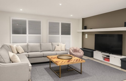 Truganina House | AriaVista:Spacious, Contemporary, Luxe Linens