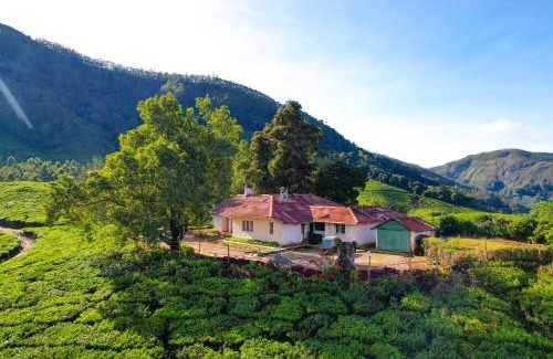 Kannan Devan Hills Villa | Arivikad Tea Bungalow Munnar by VOYE HOMES