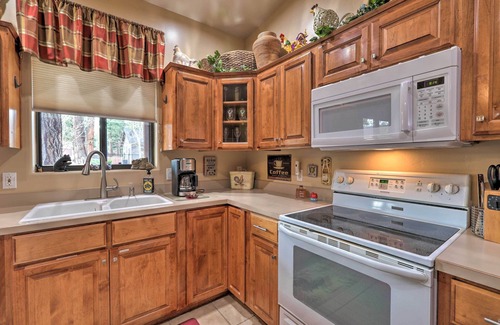 Williams House | Arizona Home w/Patio, Fire Pit & Gas Grill