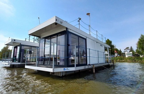 Mielno Boat Rental | Arka 2 domki na wodzie z rowerem wodnym centrum Mielno