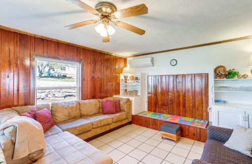 Henderson House | Arkansas Cabin with Deck Less Than 1 Mi to Norfork Lake