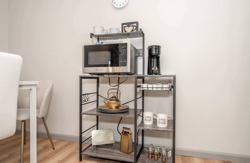 Williamstown Condo | Arkstone Retreat 1 Chic Downtown Escape!