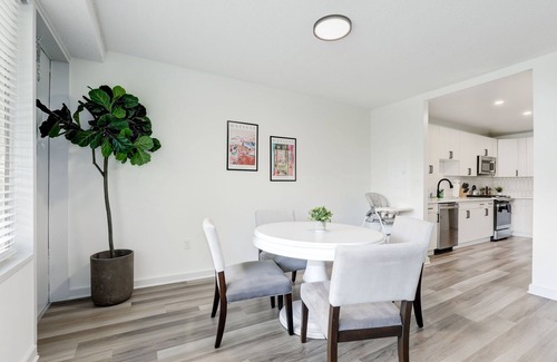 Aurora Highlands Apartment | Arlington Modern Comfort Meets City Life
