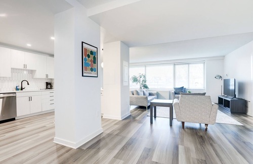Aurora Highlands Apartment | Arlington Modern Comfort Meets City Life