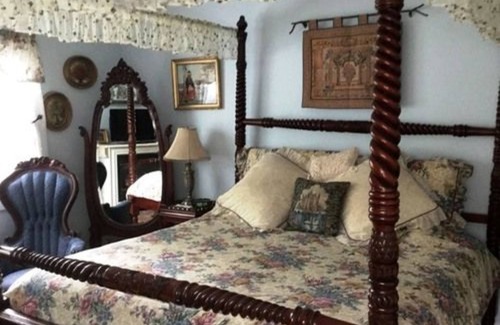 Top of the Hill Bed & Breakfast | Armistead Cottage B&B