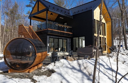 Cantley Cottage | Armoni Ski & Spa - 5 minutes walk to Mont Cascades