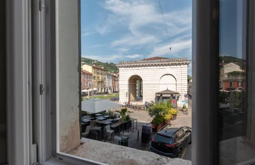 Brescia Antica Apartment | Arnaldo Cozy Home Stay Central with Piazza View