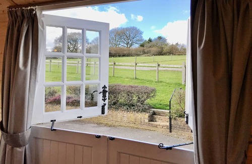 New Forest District Cottage | Arniss Farmhouse - Five Bedroom Cottage, Sleeps 12
