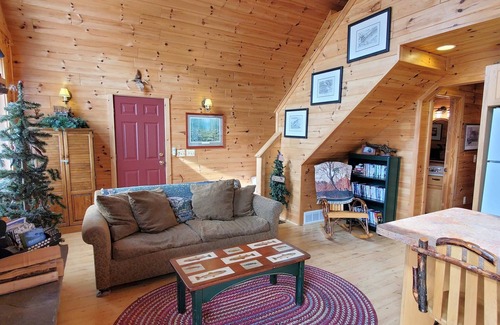 Frederic House | Arnold's Riverside Retreat on the Manistee