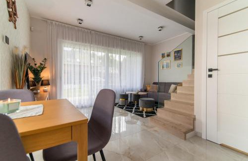 Debki House | AROMA DĘBKI Całoroczny prywatny dom na zamkniętym osiedlu.