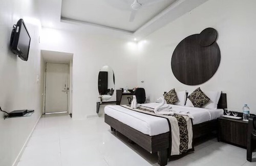 Ahmedabad Hotel | Arristo Resorts & Club