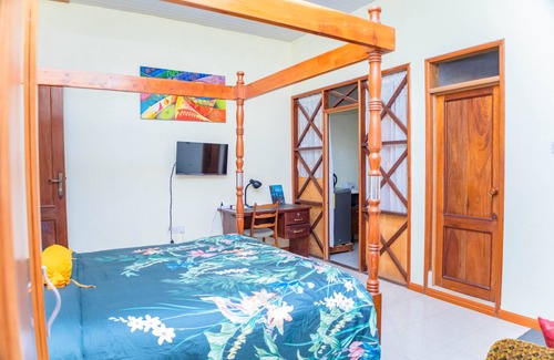 Akyinim House | Art and Leisure-EB Hotel