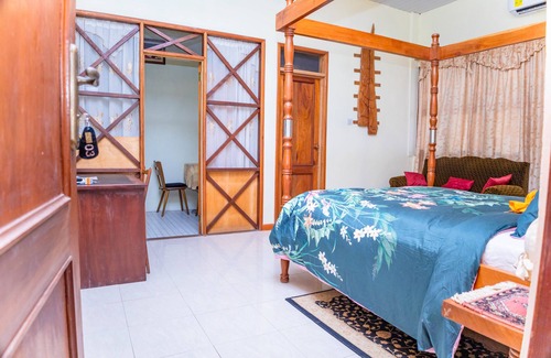 Akyinim House | Art and Leisure-EB Hotel
