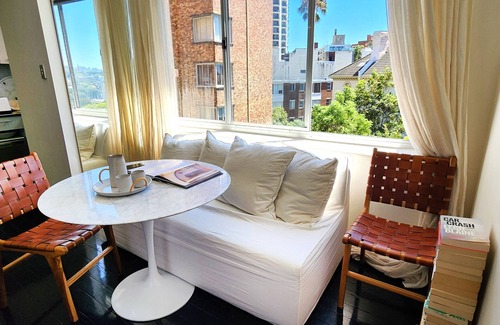 Kings Cross Apartment | Art Deco Haven in the Heart of Elizabeth Bay with outdoor pool
