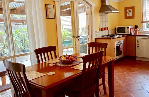 Gardenvale Cottage | Art Deco Inspired Country Style 2bdrm House, Single Level, Free Parking & Wifi