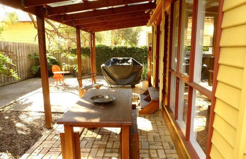 Gardenvale Cottage | Art Deco Inspired Country Style 2bdrm House, Single Level, Free Parking & Wifi