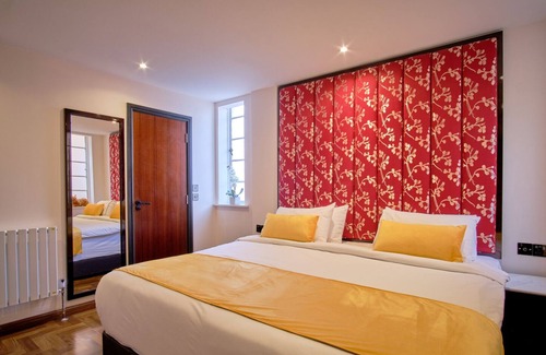 Oban Hotel | Art Deco Retreat by Oban Pier | Walk to Ferries, Shops & McCaig's Tower, 2 Rooms