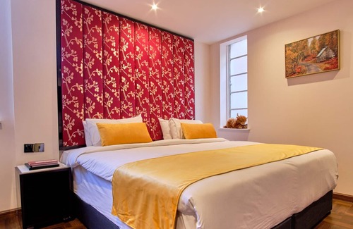 Oban Hotel | Art Deco Retreat by Oban Pier | Walk to Ferries, Shops & McCaig's Tower, 2 Rooms