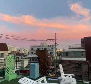 Yeonnam-dong Apartment | Art Guesthouse and Rooftop